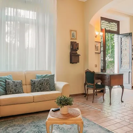 Doriana's House With Garden & Parking Apartment