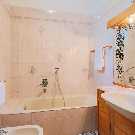 Doriana's House With Garden & Parking شقة