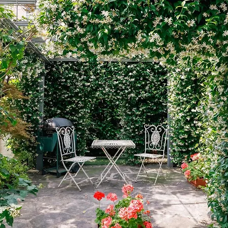 Doriana's House With Garden & Parking Apartment